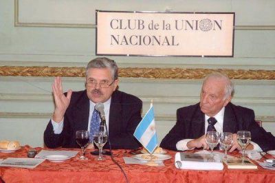 L�pez Murphy: "Nos estamos dirigiendo hacia un choque trenes"