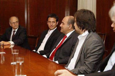 CON JULIAN ALVAREZ, MANZUR OTORG� SUBSIDIO AL HOSPITAL EVITA