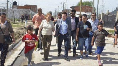 D�AZ P�REZ RECORRI� EL BARRIO EVA PER�N