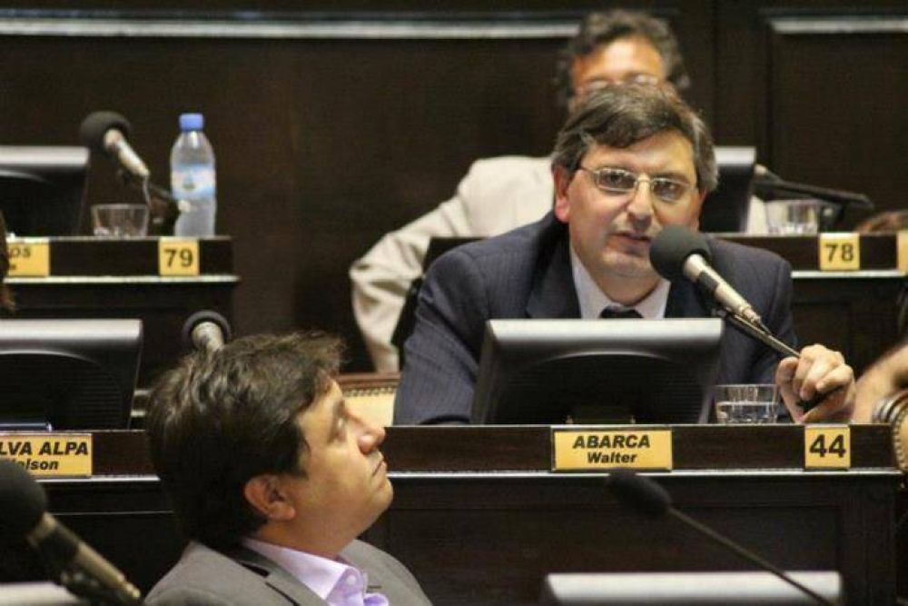 Abarca present� proyecto para modificar la Ley del PROFIDE 