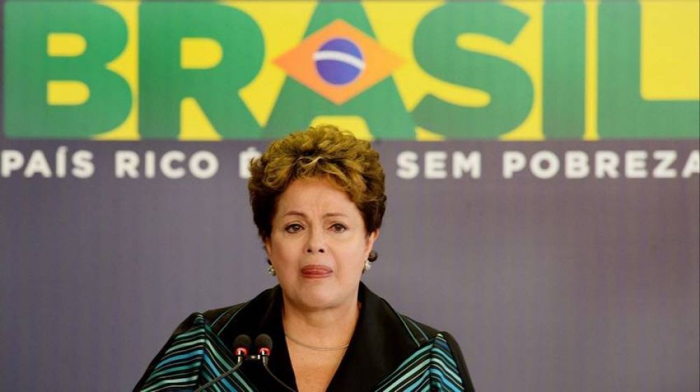 Entre l�grimas, Dilma recibi� el informe final sobre la dictadura