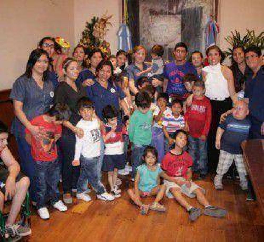 Chicos de la Fundaci�n visitaron a la Gobernadora