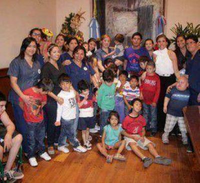 Chicos de la Fundaci�n visitaron a la Gobernadora