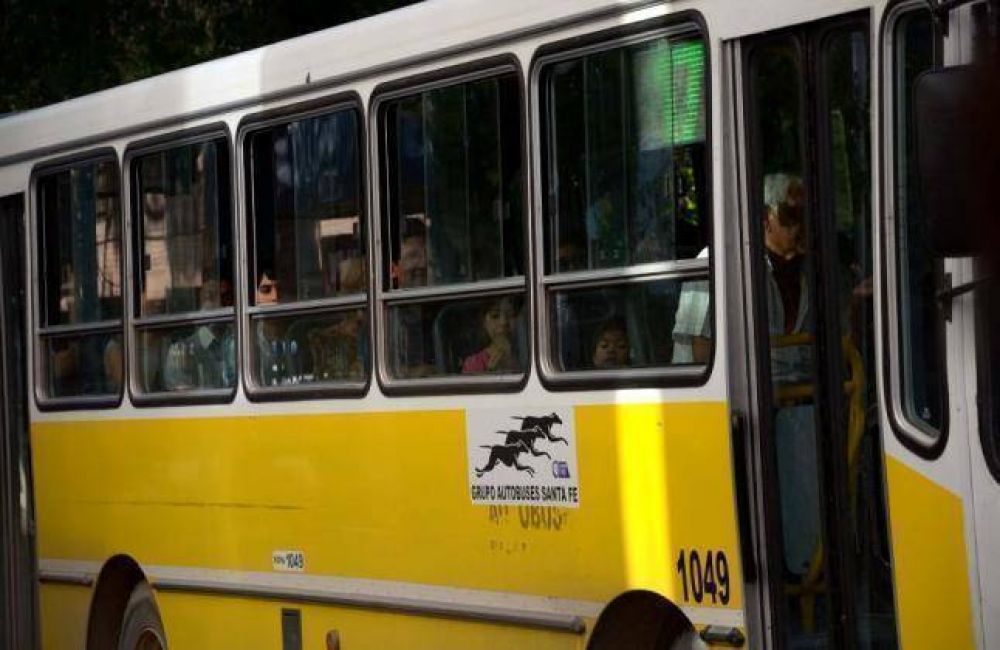 Tremendo choque entre un cami�n y un colectivo