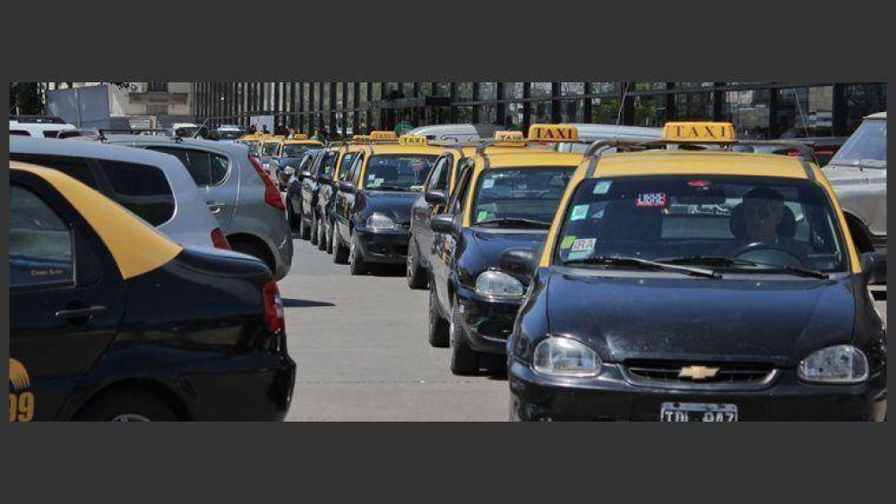 Taxistas evaluar�n si realizan o no un paro en Navidad