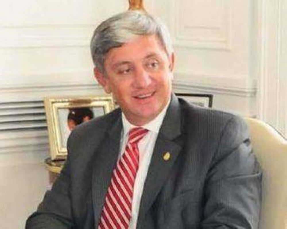 Senador radical se suma a la Ola Naranja