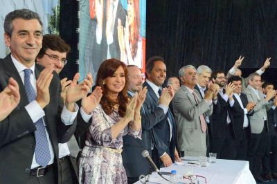 Con Scioli y Randazzo, Cristina les pidi� a los presidenciables que digan �cu�l va a ser la pol�tica de derechos humanos�