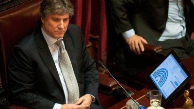 Boudou, a juicio oral por el auto con papeles 