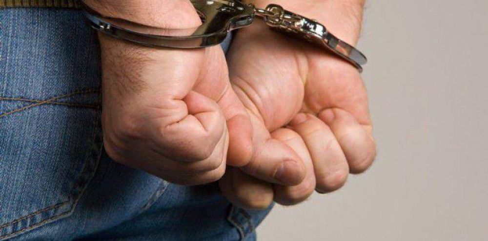 Detienen a ladr�n luego que perpetrara un robo