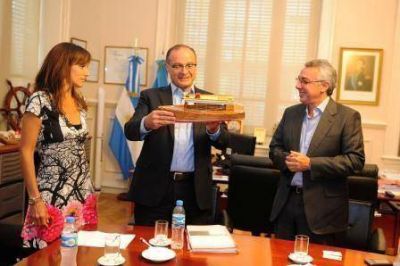 Julio Zamora recibi� a un alcalde de Estados Unidos 