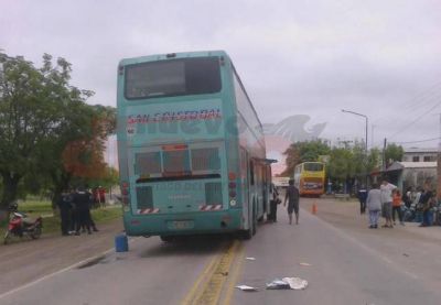 Un ni�o de 12 a�os sufri� graves heridas al ser embestido por un micro