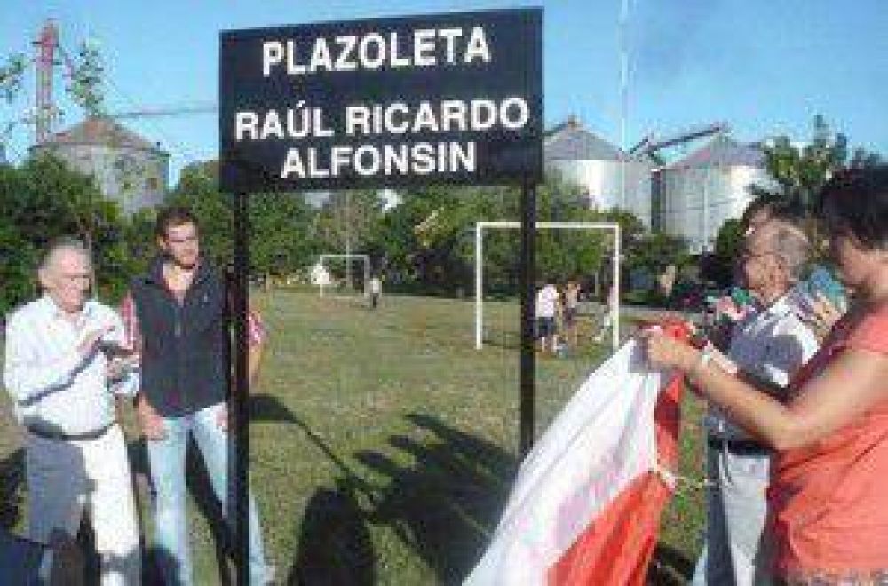 Se inaugur� la Plazoleta �Ra�l Ricardo Alfons�n�