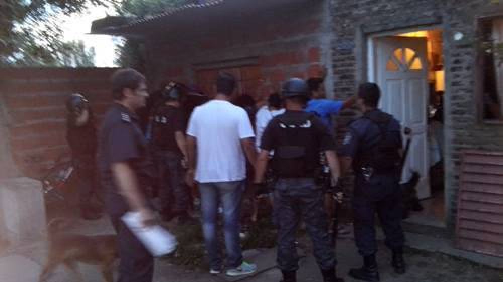 Realizaron allanamientos por robo en una vivienda y hubo once detenidos