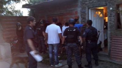 Realizaron allanamientos por robo en una vivienda y hubo once detenidos