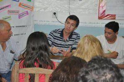 Aguilar suma apoyo de municipales de S�enz Pe�a