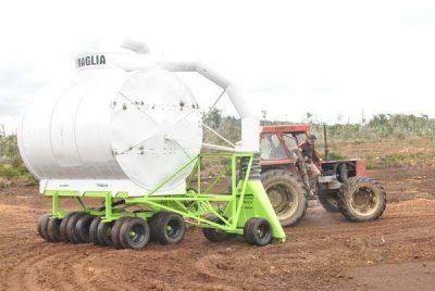 Incorporan nueva m�quina cosechadora de turba en Tolhuin que incrementa de 150 a 2.000 bolsas diarias