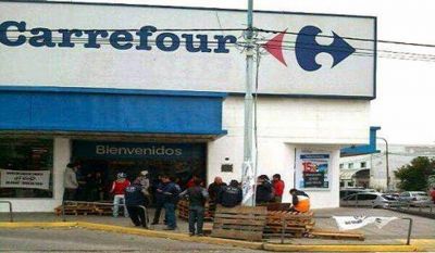 Paro en Carrefour por reclamo bono navide�o 
