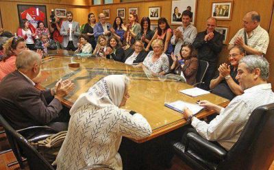 Jorge Ferraresi recibi� a integrantes de la Mesa por la Memoria local