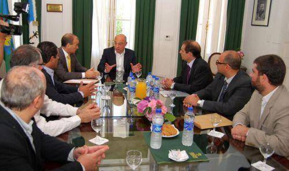 Almirante Brown: El Municipio firm� un convenio con Telef�nica