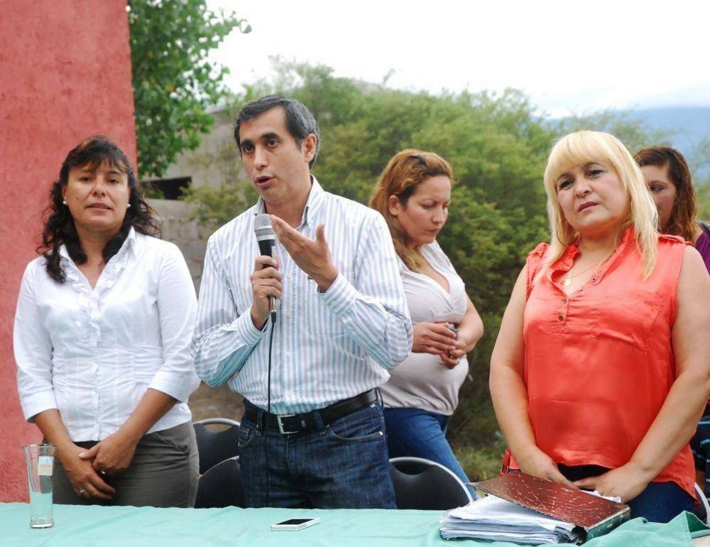 Paredes Urquiza inaugur� Centro Vecinal
