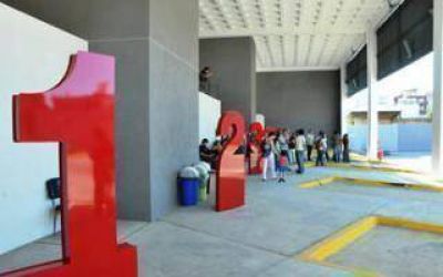 El Intendente Lucas Ghi inaugur� la nueva terminal de micros en Mor�n