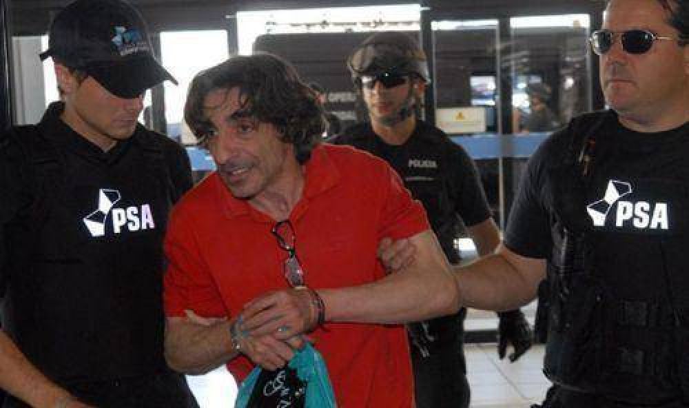 M�ltiple homicida recibe salario y fue transferido a una prisi�n granja