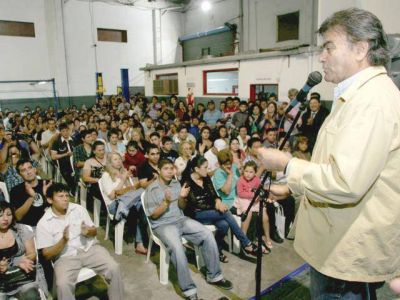 Guti�rrez entreg� diplomas