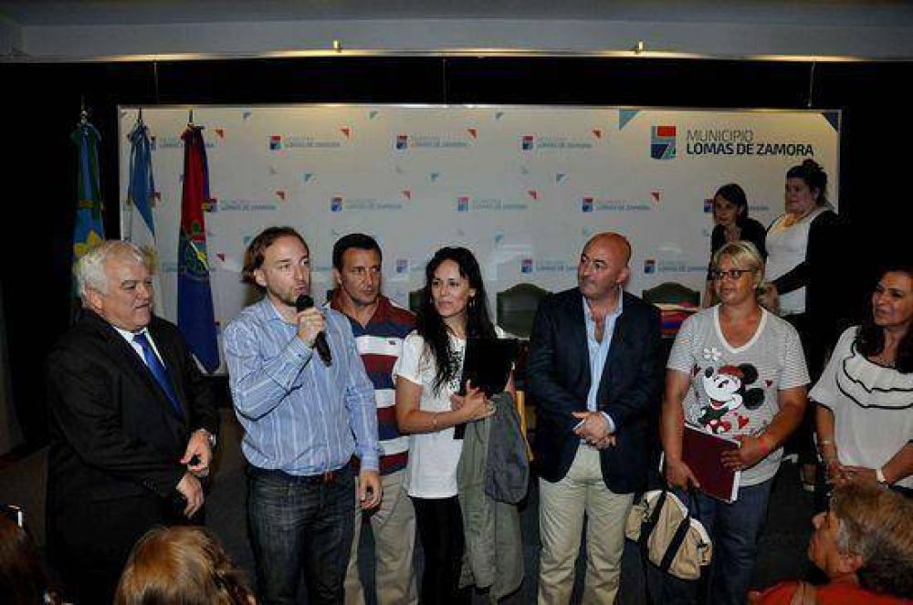 Reconocieron a 12 instituciones de distintos barrios lomenses