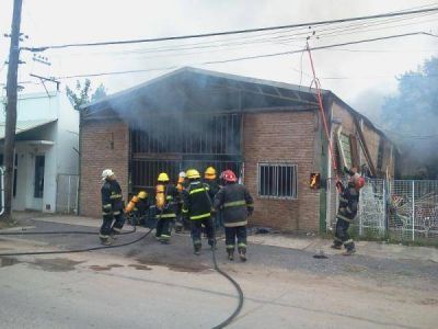 El Intendente sospecha que el incendio de la Feria Franca fue intencional