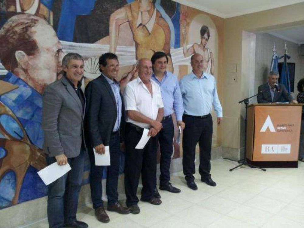Presentaron mural en honor a Italo Grassi y entregaron subsidios a clubes marplatenses 