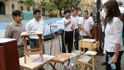 Lo realizado en educaci�n se puso de manifiesto en Plaza Independencia
