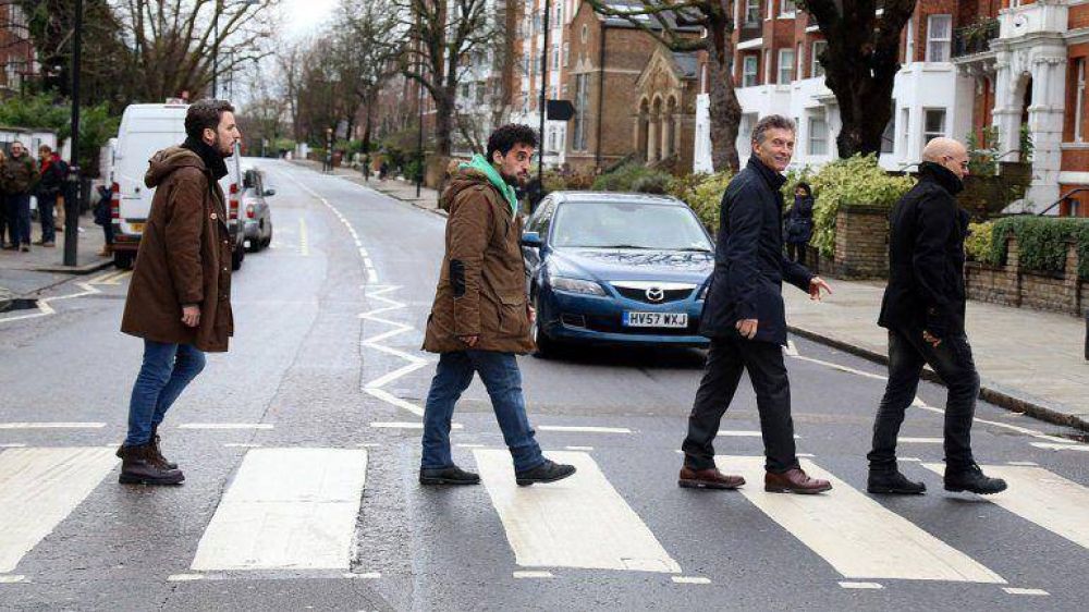 En su gira por Europa, Mauricio Macri pos� como un 
