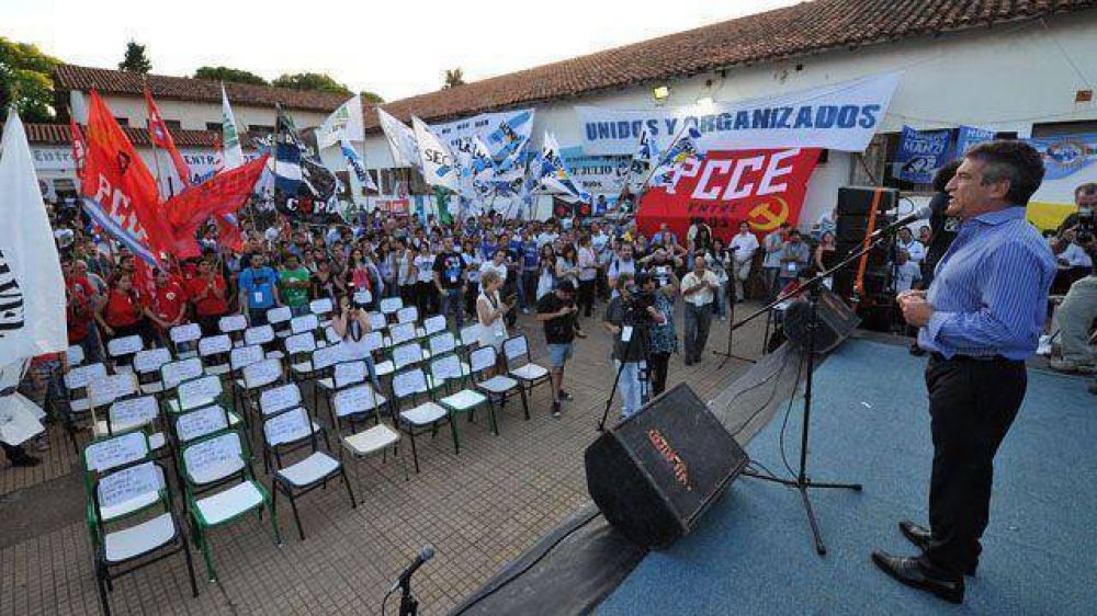 Urribarri tambi�n plante� diferencias con Scioli en el seno del kirchnerismo