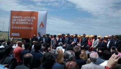 El intendente estuvo presente en la inauguraci�n de un tramo de la futura Autov�a 6