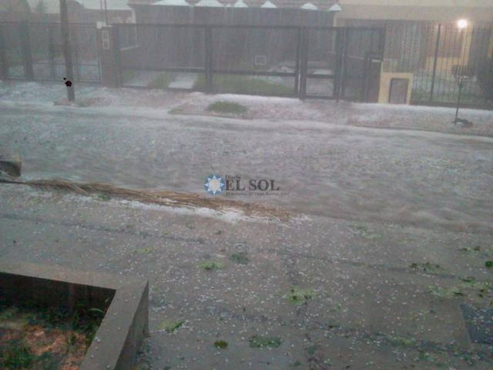 Violenta tormenta azot� el distrito