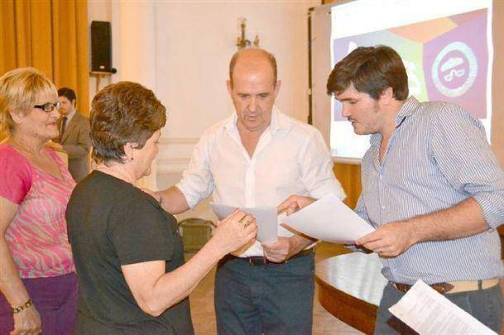 Entregaron Resoluciones a 86 vecinos que accedieron al beneficio jubilatorio