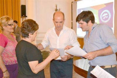 Entregaron Resoluciones a 86 vecinos que accedieron al beneficio jubilatorio