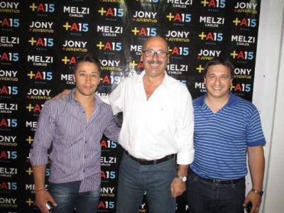 Carlos Melzi inaugur� el local de la juventud del Frente Renovador