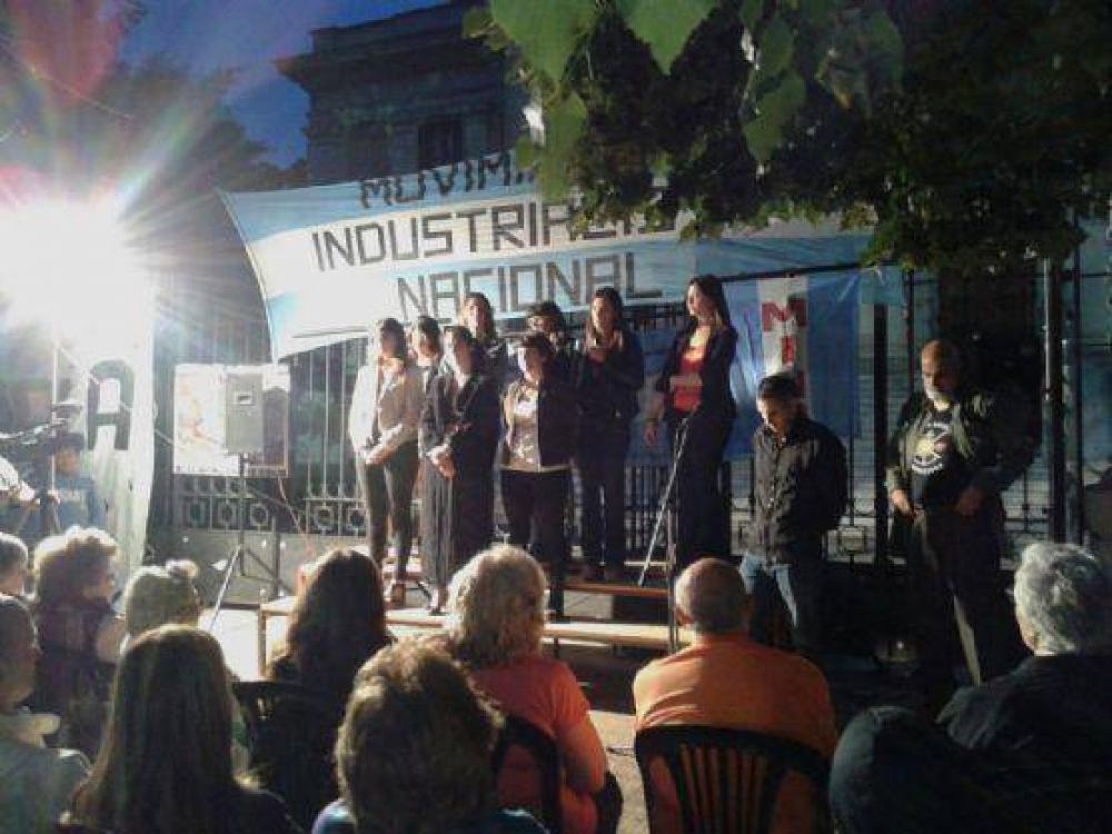 Con el objetivo de crear un plan de pleno empleo, se lanz� el Movimiento por la Industria Nacional