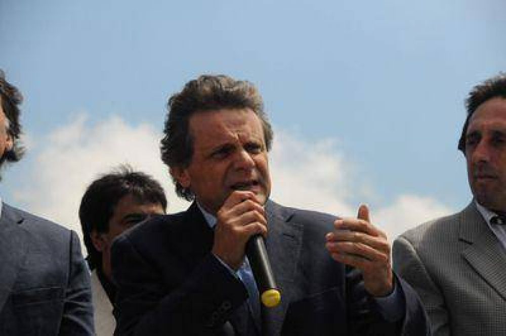 Pulti invit� a los argentinos a veranear en una ciudad a la que calific� 