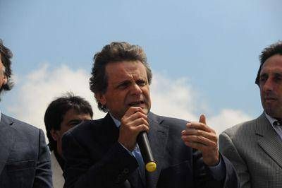 Pulti invit� a los argentinos a veranear en una ciudad a la que calific� 
