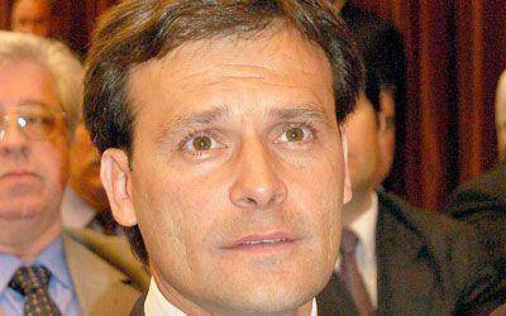 Apoyo de intendentes para Das Neves y cr�ticas para Eliceche