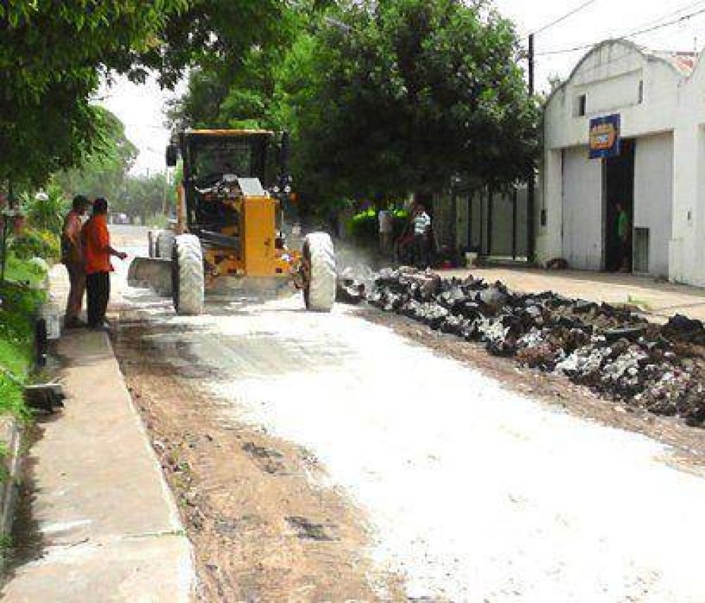 Comenz� la pavimentaci�n en barrio Santa Teresita