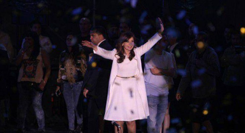 Cristina volvi� con las cr�ticas veladas a Scioli: �No alcanza con sacarse una foto�