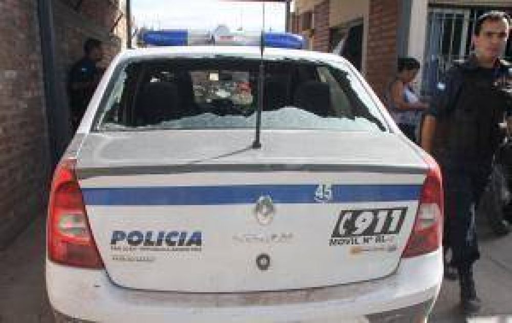 Una pelea vecinal dej� un joven muerto y su t�o grave