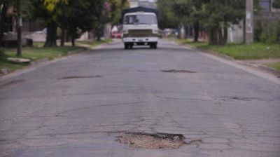 En temporada de lluvias, las calles se llenan de �cr�teres�
