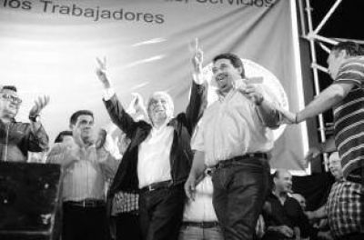 Moyano les pidi� a los camioneros tucumanos que �luchen� por el bono de fin de a�o