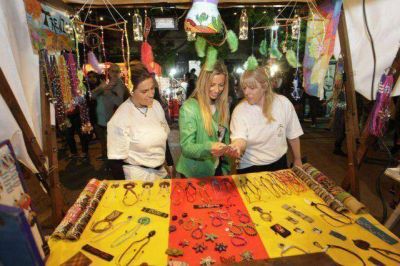 Inaugur� la Feria Artesanal de la Calle Olaz�bal 