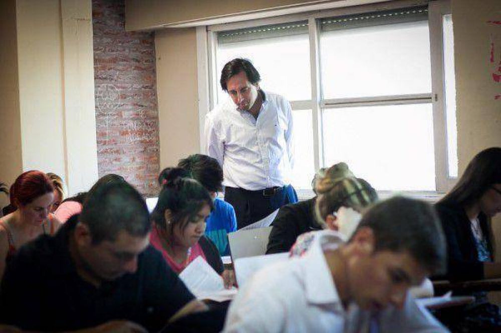 Policía Local: Los 2700 inscriptos comenzaron con los exámenes