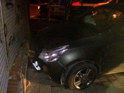 Un joven alcoholizado choc� contra el frente de un kiosco